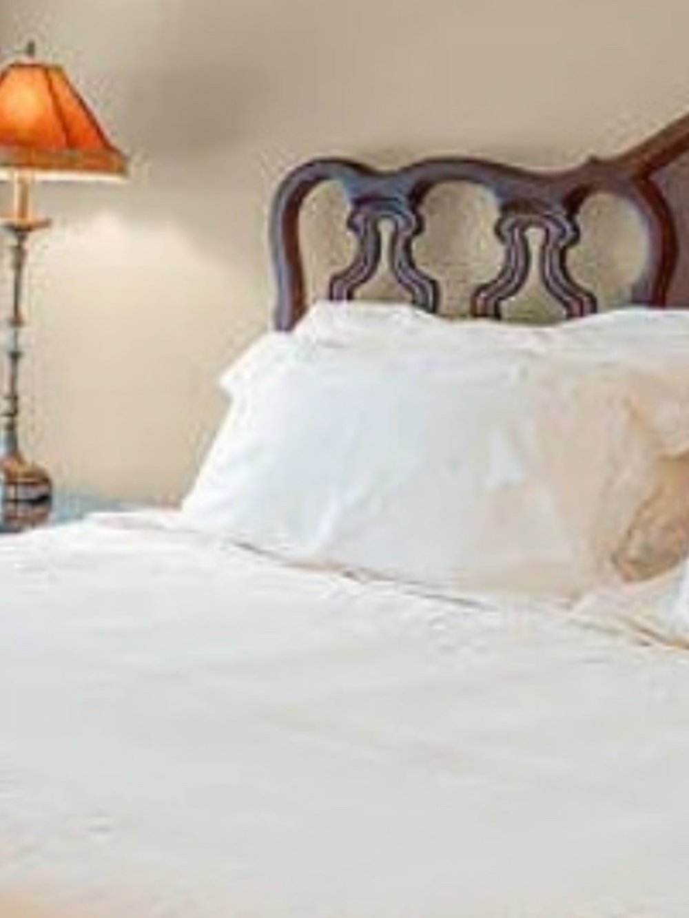Yves D’elorme Queen Bed ensemble